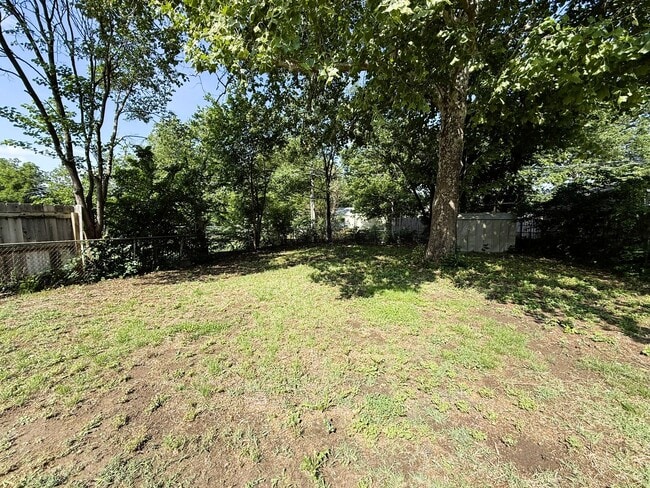 Building Photo - 2037 S Laura St