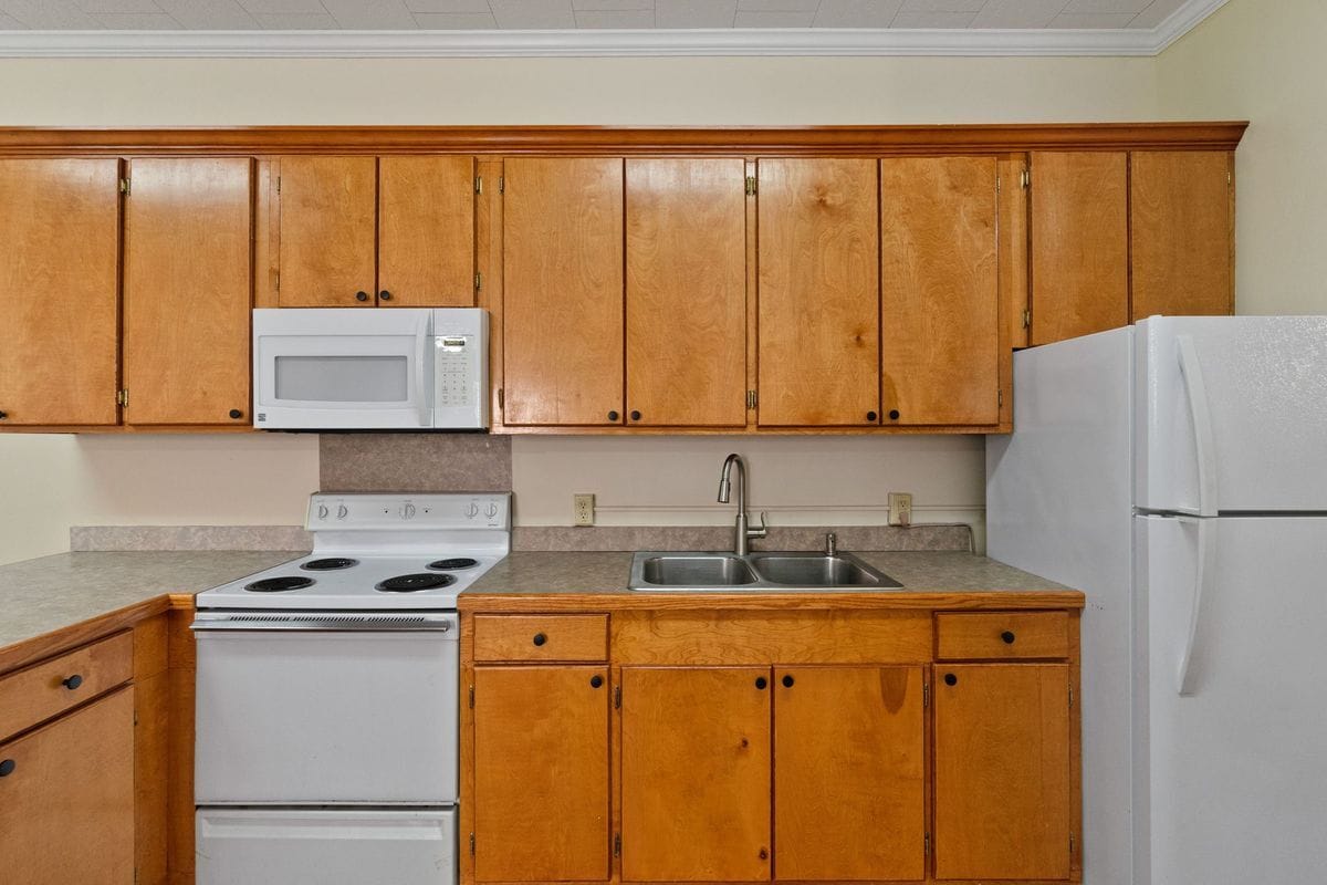 Building Photo - 2 W Lakeview Dr