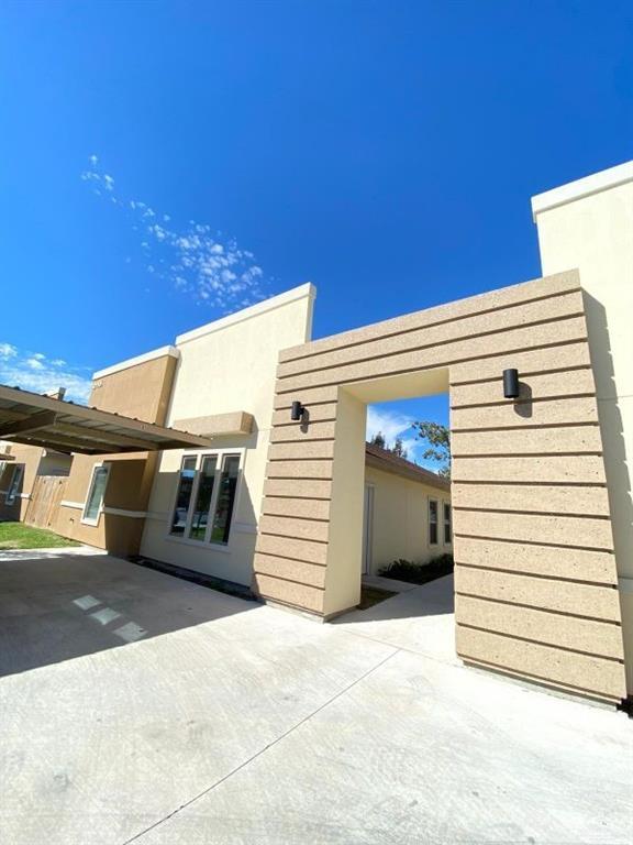 Primary Photo - 2111 Garden Ridge Dr