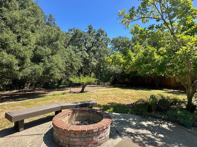 Building Photo - 4 Bedroom Home + Den in Saratoga!