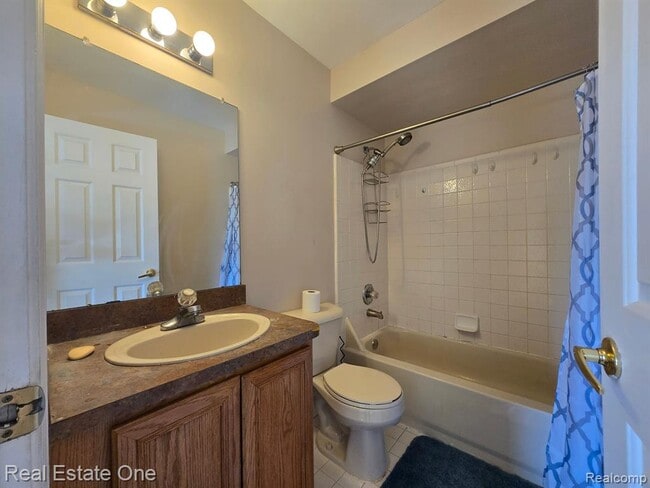 Building Photo - 42510 Pinehurst Dr