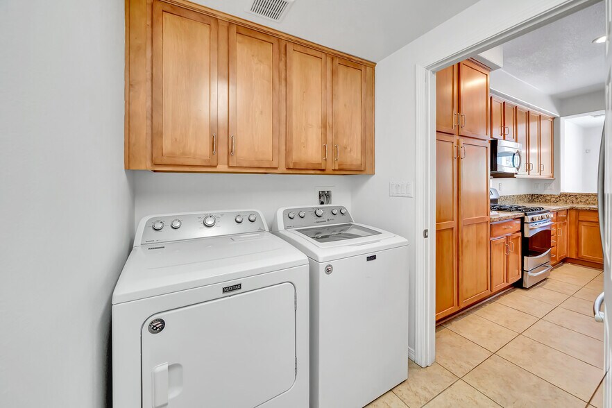 Building Photo - 23904 Calle del Sol Dr