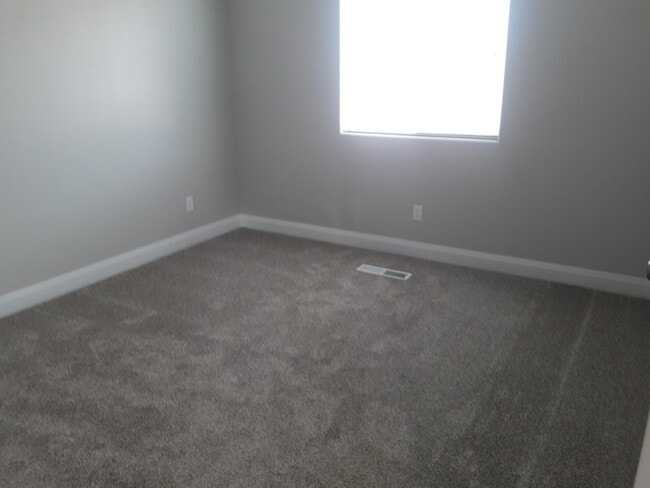 Building Photo - Move-In Discount --3 bed 2.5 bath - Newer townhome in the heart of Cedar City