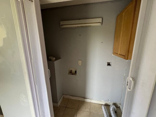 Building Photo - 634 Woolfolk St