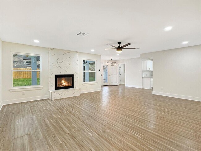 Building Photo - 5034 Oak Shadows Dr