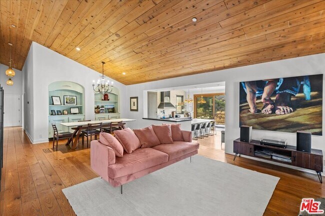 Building Photo - 2373 Tuna Canyon Rd