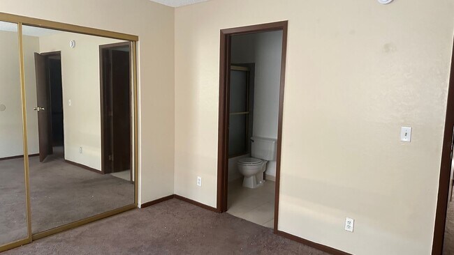 Building Photo - Beautiful & upscale 2 bedroom 2 bathrooms ...