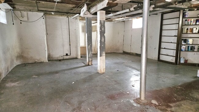 Building Photo - 2408 Bryant Ave S