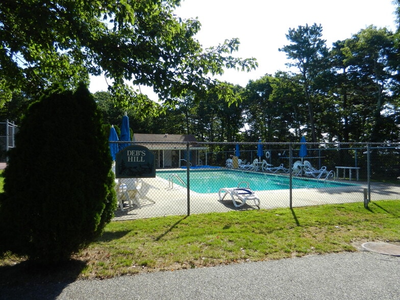 Building Photo - 5 Thistle Cir