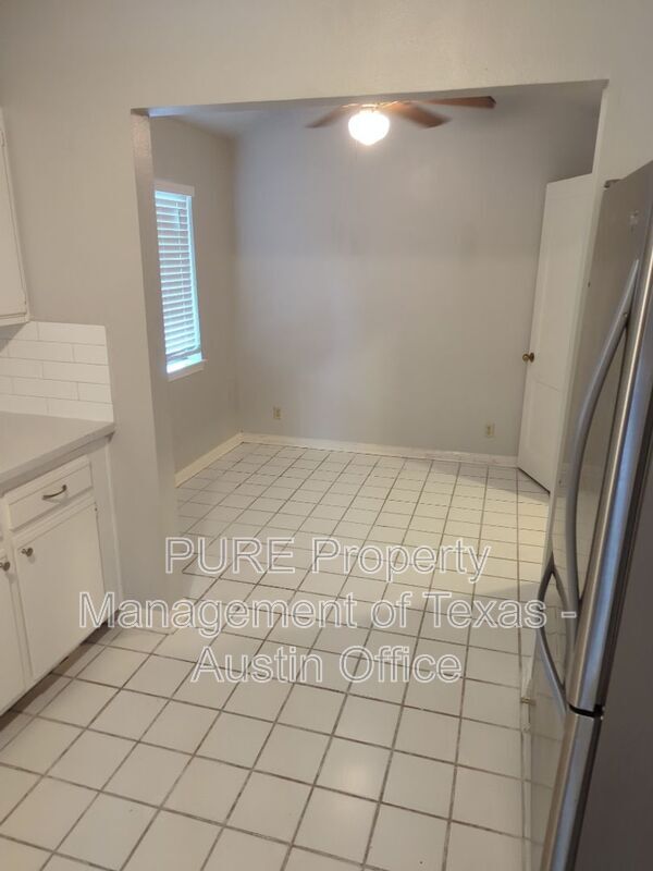 Building Photo - 1720 Justin Ln