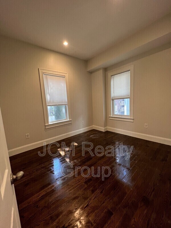 Building Photo - 116 Dorchester St