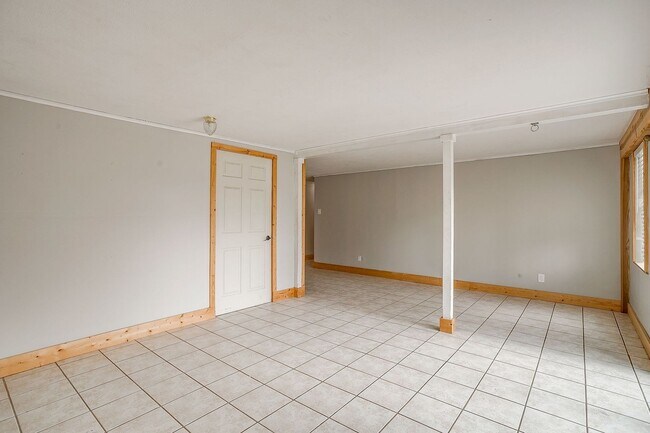 Building Photo - 406 Bellevue Dr