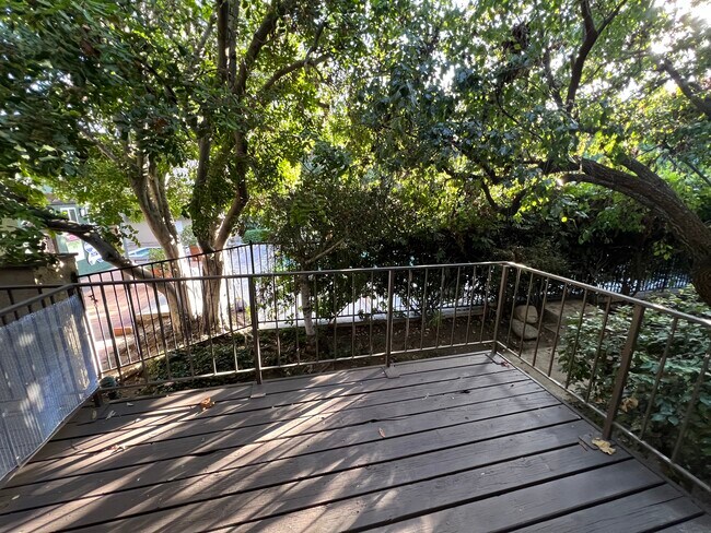 Balcony - 7439 Woodman Ave
