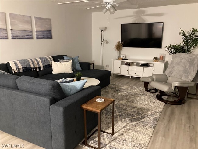 Building Photo - 209 Palm Dr