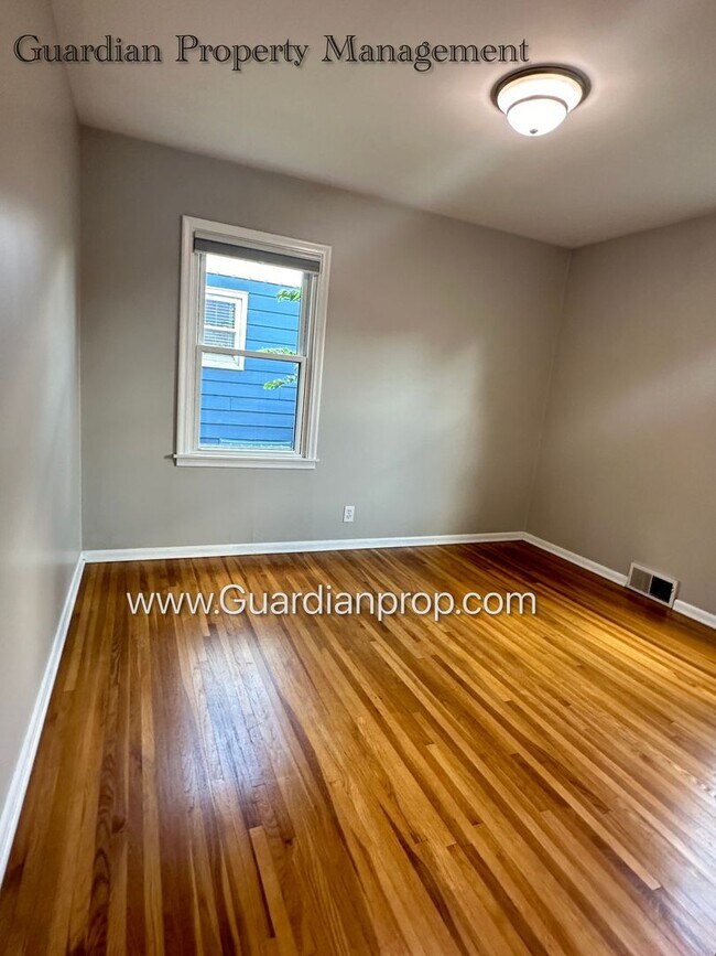 Building Photo - Richfield Single Family Home, Fenced Yard,...