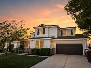 Building Photo - 1533 Willow Pl