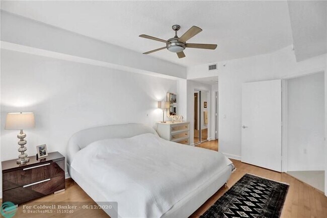 Building Photo - 111 SE 8th Ave