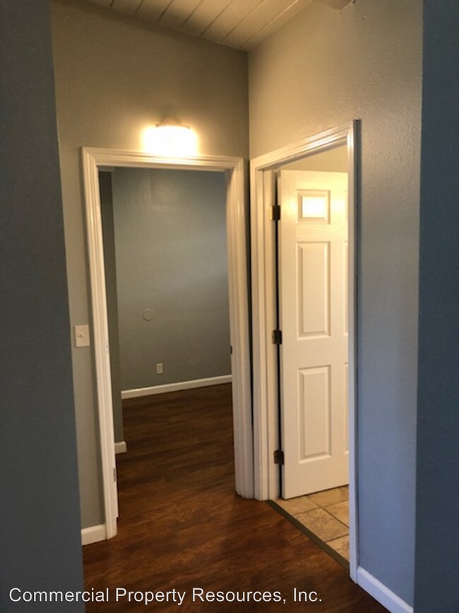 Building Photo - 825 Waverly Dr SE