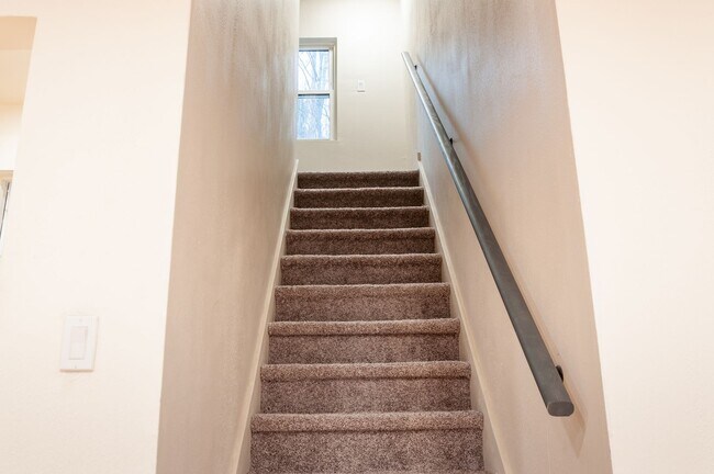 Building Photo - 3br/2bath Custom Remodeled Home Near Okemo