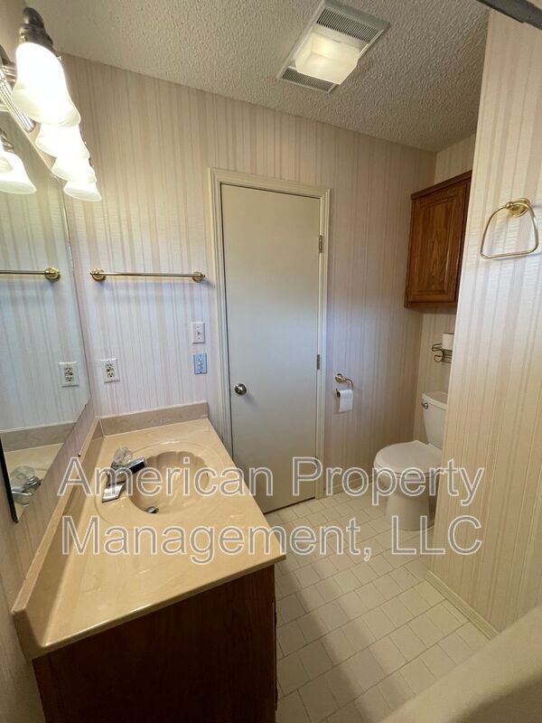 Building Photo - 8841 S Canton Pl
