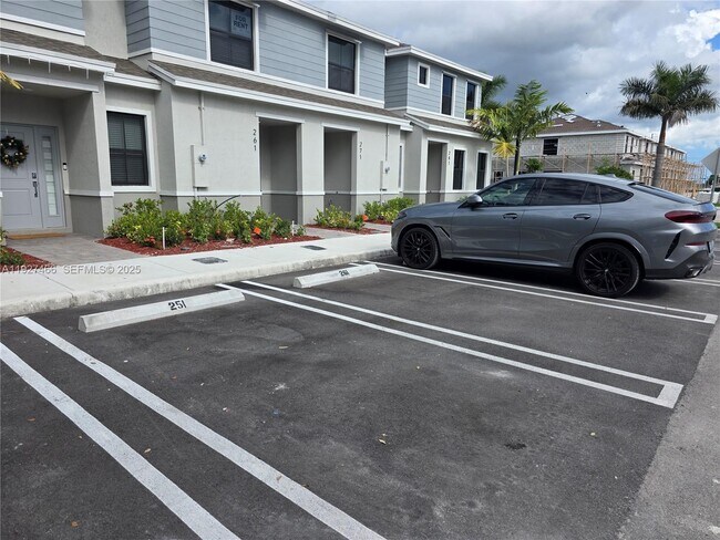 Building Photo - 271 NE 16th St