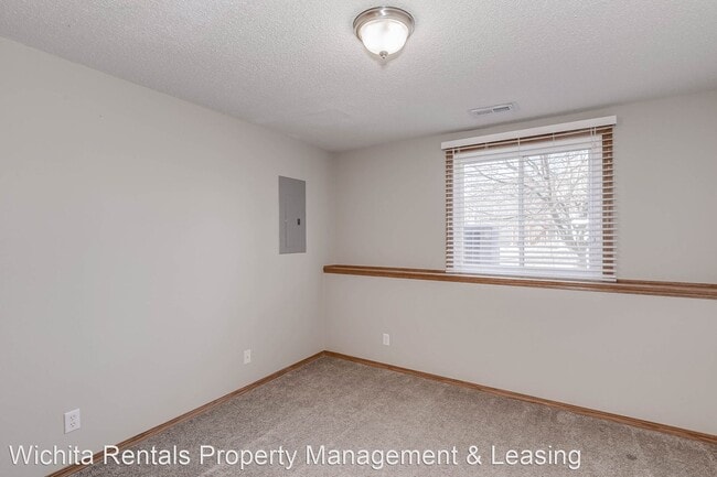 Building Photo - 3 br, 1.5 bath House - 3593 N. Rushwood