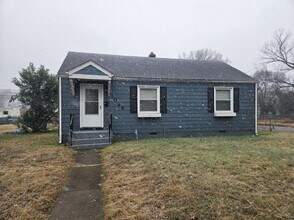 Building Photo - 3 Bedroom / 1 Bath Rental on Fourqurean