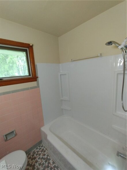 Building Photo - 323 Marmion Ave