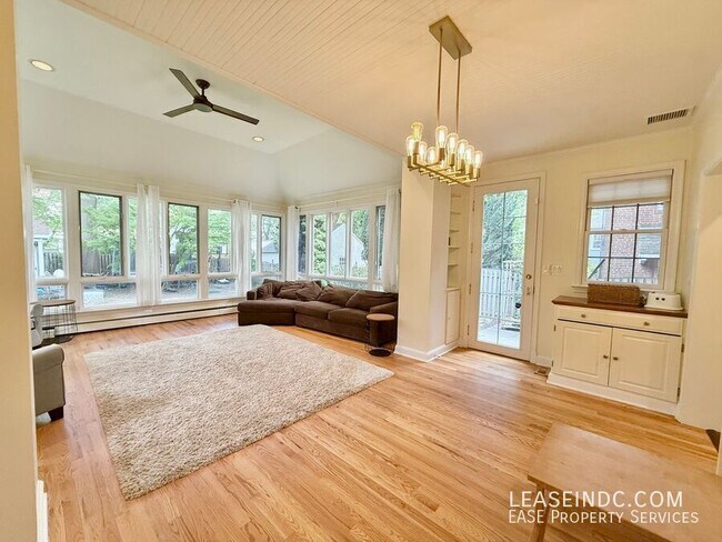 Building Photo - 4825 Butterworth Pl NW