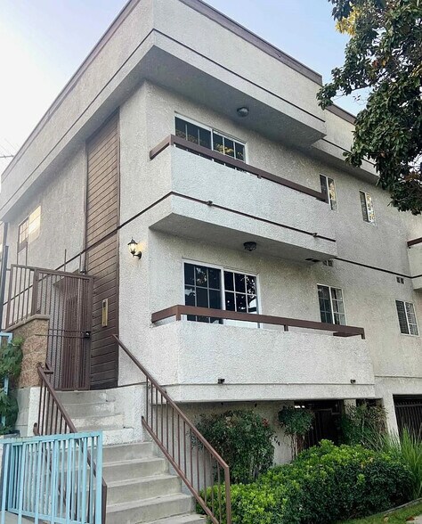 Building Photo - 305 E Valencia Ave