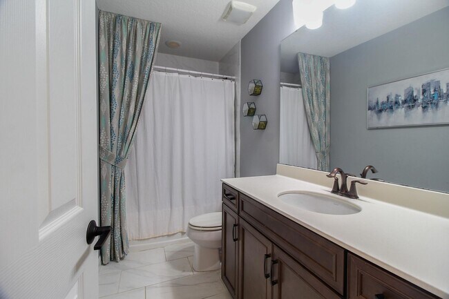 Building Photo - For Rent – Modern 3-Bedroom Townhome - Ava...