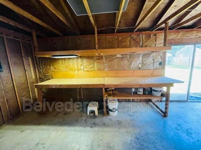 Building Photo - 2721 Stratford Dr
