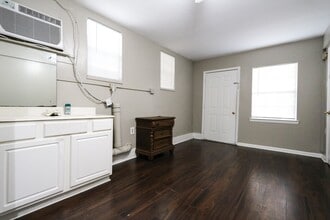 Building Photo - 4615 University Oaks Blvd