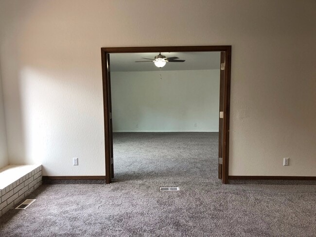 Building Photo - Large 3-Bedroom with Vaulted Ceilings