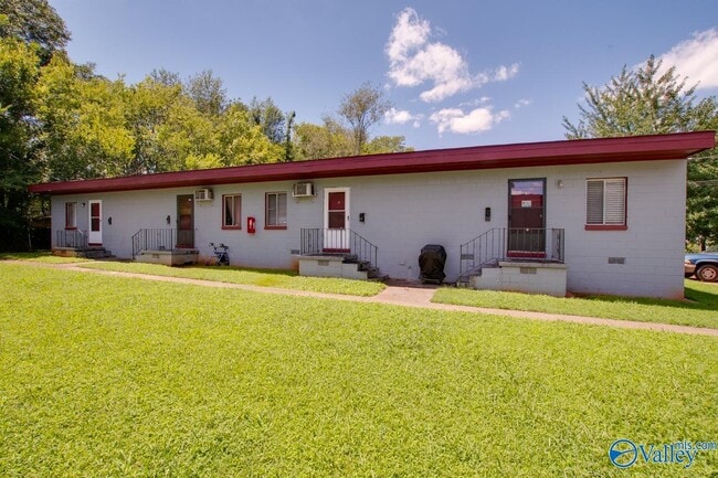 Building Photo - 1328 Oshaughnessy Ave NE