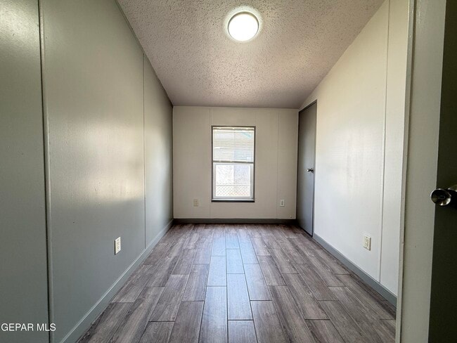 Building Photo - 5941 Sixta Dr