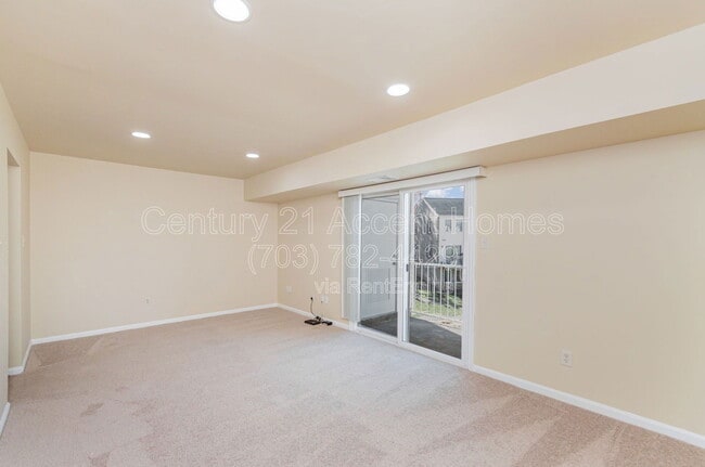 Building Photo - 14447 Cool Oak Ln