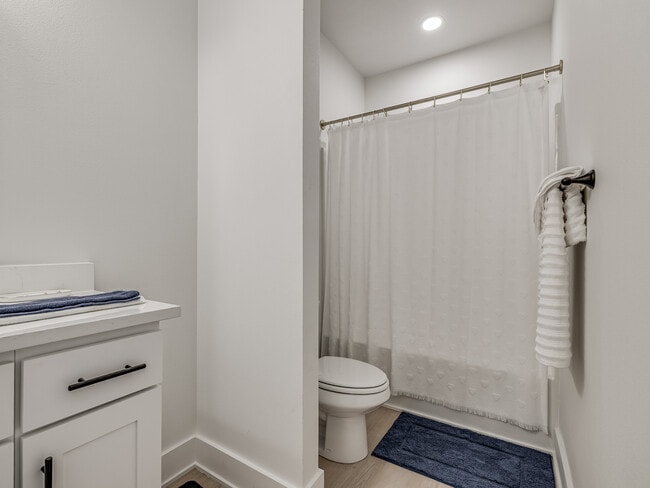 Building Photo - 1644 N Leverett Ave