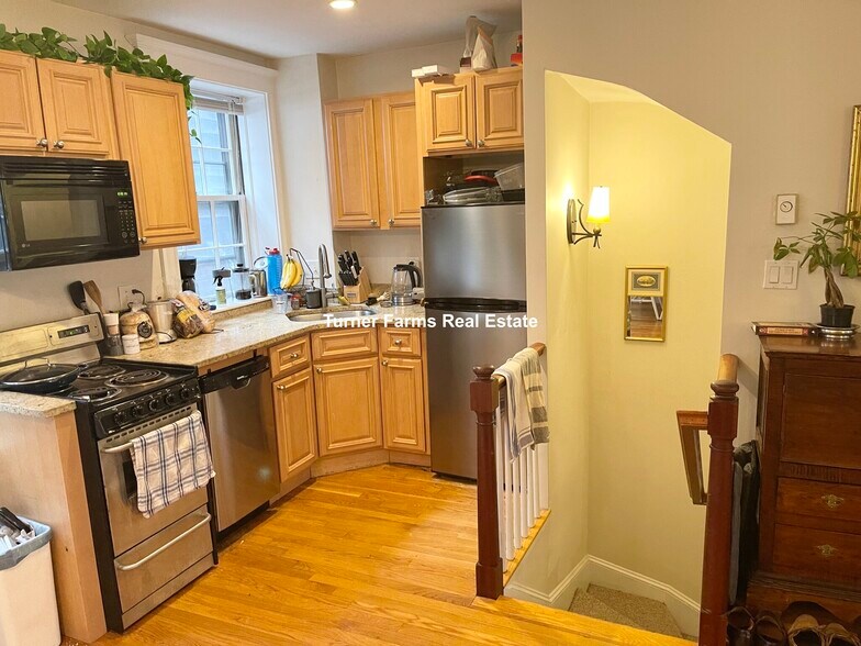 Building Photo - 16 Cedar Lane Way