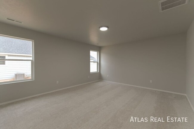 Building Photo - Open Floor Plan | New 4bd, 2bth Home