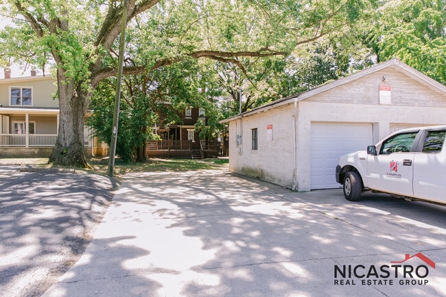 Building Photo - 182 E Lane Ave