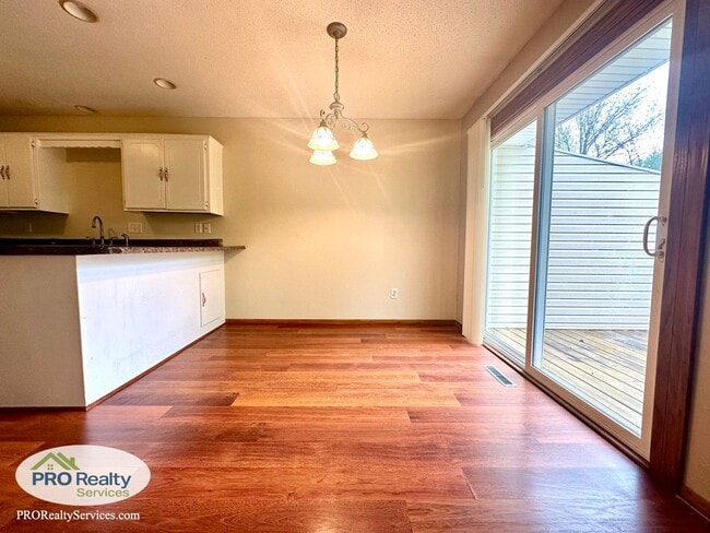 Building Photo - 3 Bedroom Home in Maple Grove