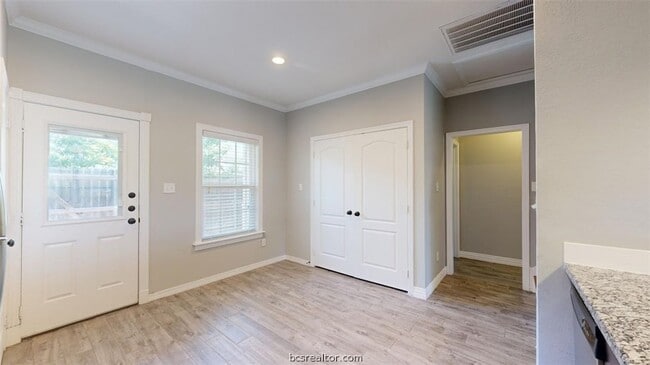 Building Photo - 301 Southwest Pkwy