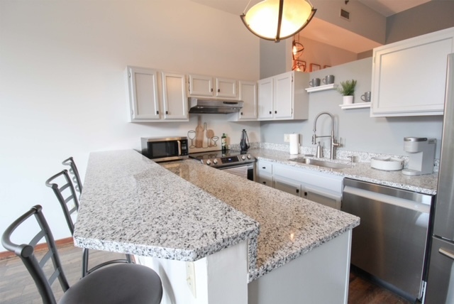 Building Photo - 408 W Saint Clair Ave
