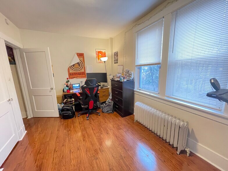 Building Photo - 539 S Aiken Ave
