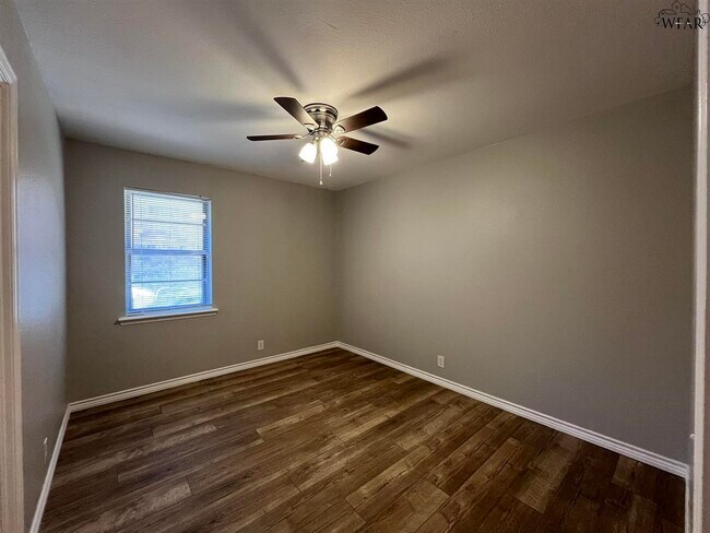 Building Photo - 5503 Hooper Dr