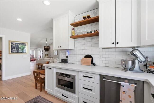 Building Photo - 4214 E Turney Ave