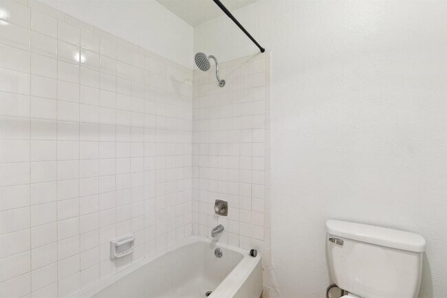 Building Photo - 1300 Tuxford Cove