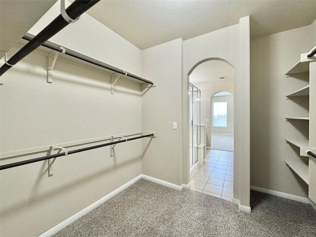 Building Photo - 401 Katmai Cir