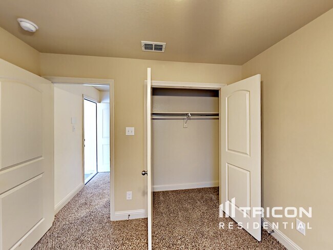 Building Photo - 5844 Burgundy Rose Dr
